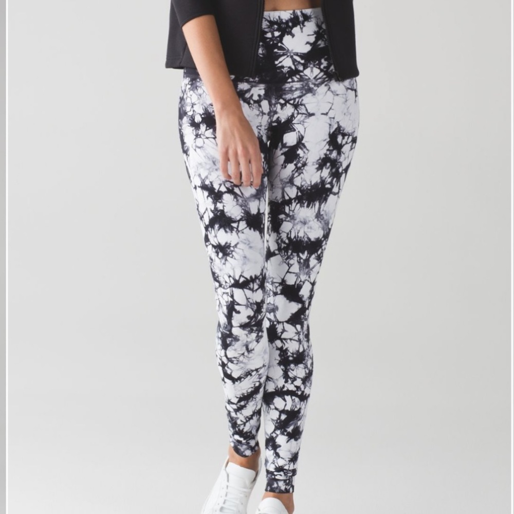 Lululemon Wunder Under Pant (Hi-Rise) (Shibori) in white/black size 4